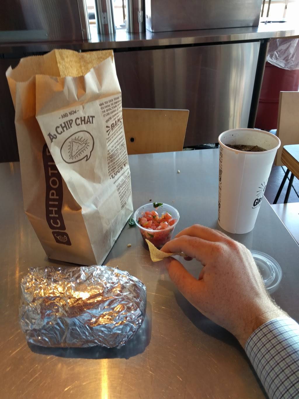 Chipotle Mexican Grill | restaurant | 375 N Milwaukee Ave Ste 100, Vernon Hills, IL 60061, USA | 8474780883 OR +1 847-478-0883
