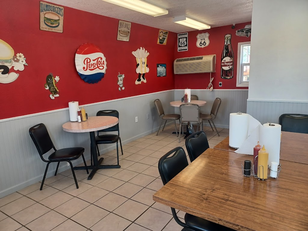 Lomar Drive In | restaurant | 916 E River St, Eureka, KS 67045, USA | 6205837810 OR +1 620-583-7810