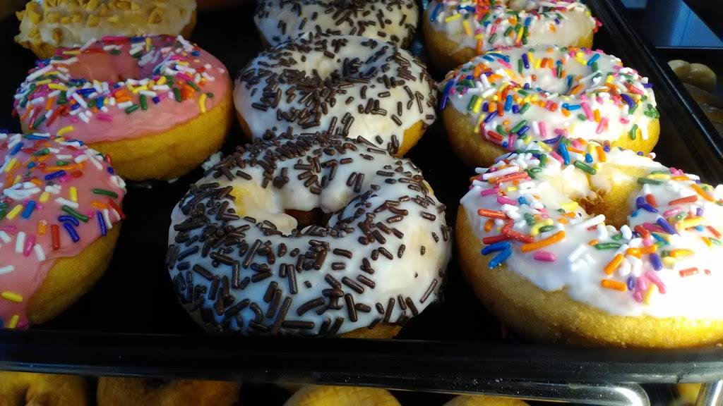 Winchells Donut House | cafe | 571 S Lake Ave, Pasadena, CA 91101, USA | 6263967065 OR +1 626-396-7065