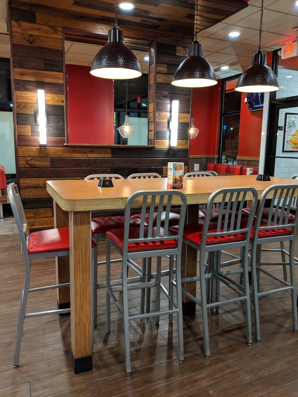 Arbys | restaurant | 241 N Phelps Ave, Rockford, IL 61108, USA | 7794230323 OR +1 779-423-0323