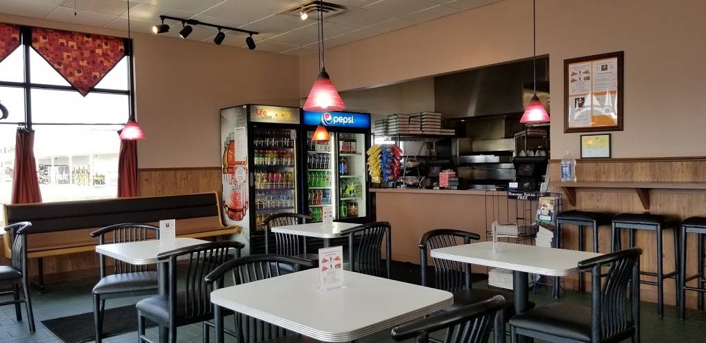 Mancinos Pizza & Grinders of Traverse City Chums Corner | restaurant | 841 US-31, Traverse City, MI 49685, USA | 2319434844 OR +1 231-943-4844