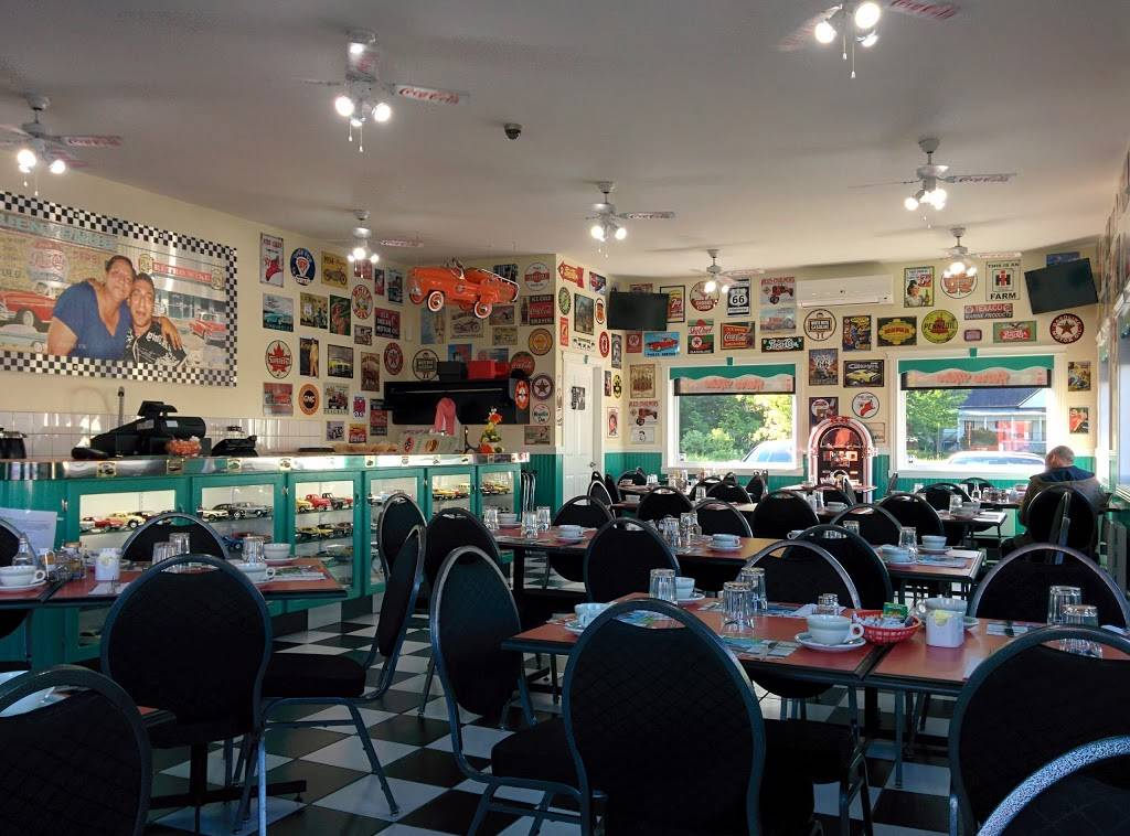 Restaurant Retro Mike | restaurant | 983 Route des Blés dOr, Sainte-Marie-de-Blandford, QC G0X 2W0, Canada | 8192832080 OR +1 819-283-2080