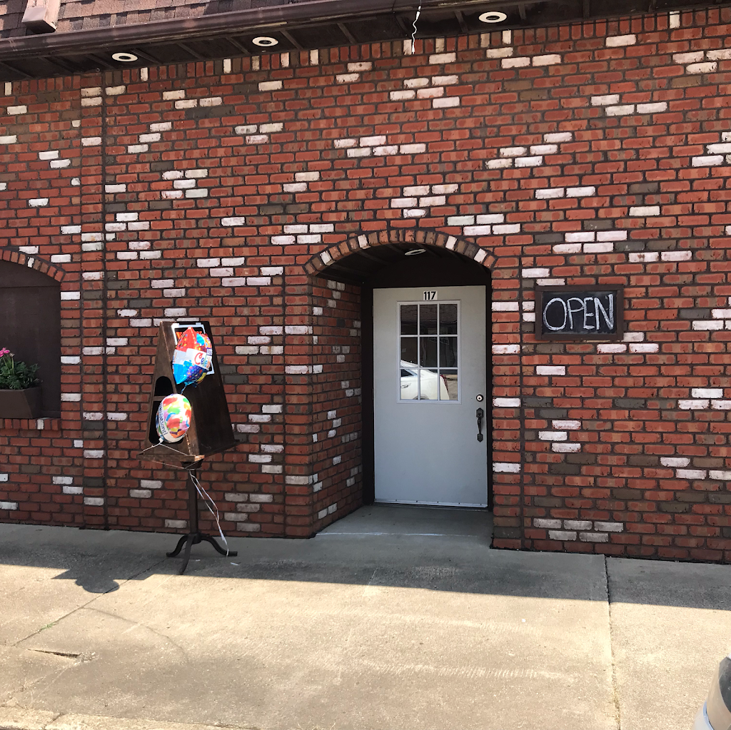 TJ’s Village Restaurant | restaurant | 117 N Walnut St, Gnadenhutten, OH 44629, USA | 7405614067 OR +1 740-561-4067