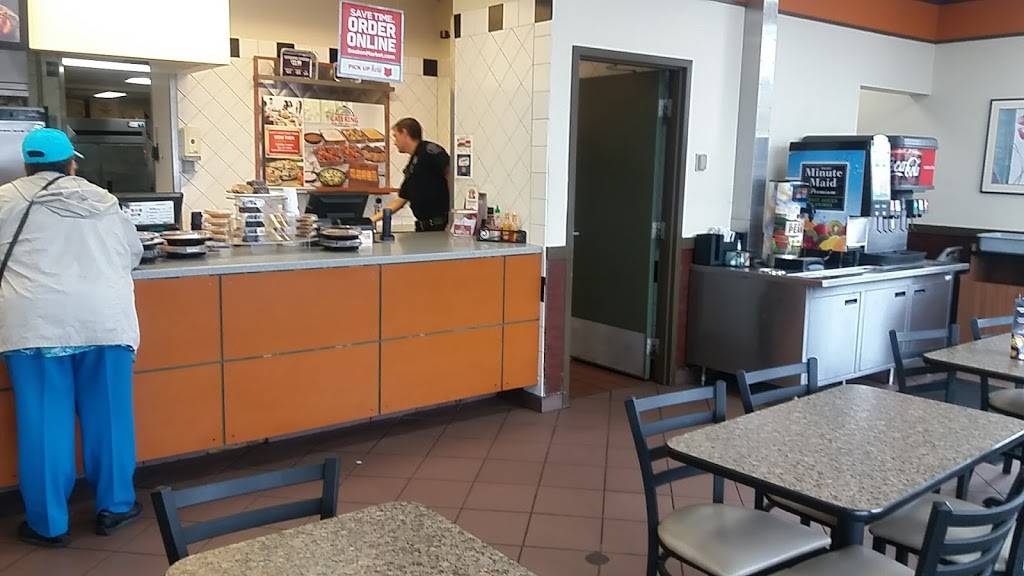 Boston Market | restaurant | 18610 Livernois, Detroit, MI 48221, USA | 3133410111 OR +1 313-341-0111