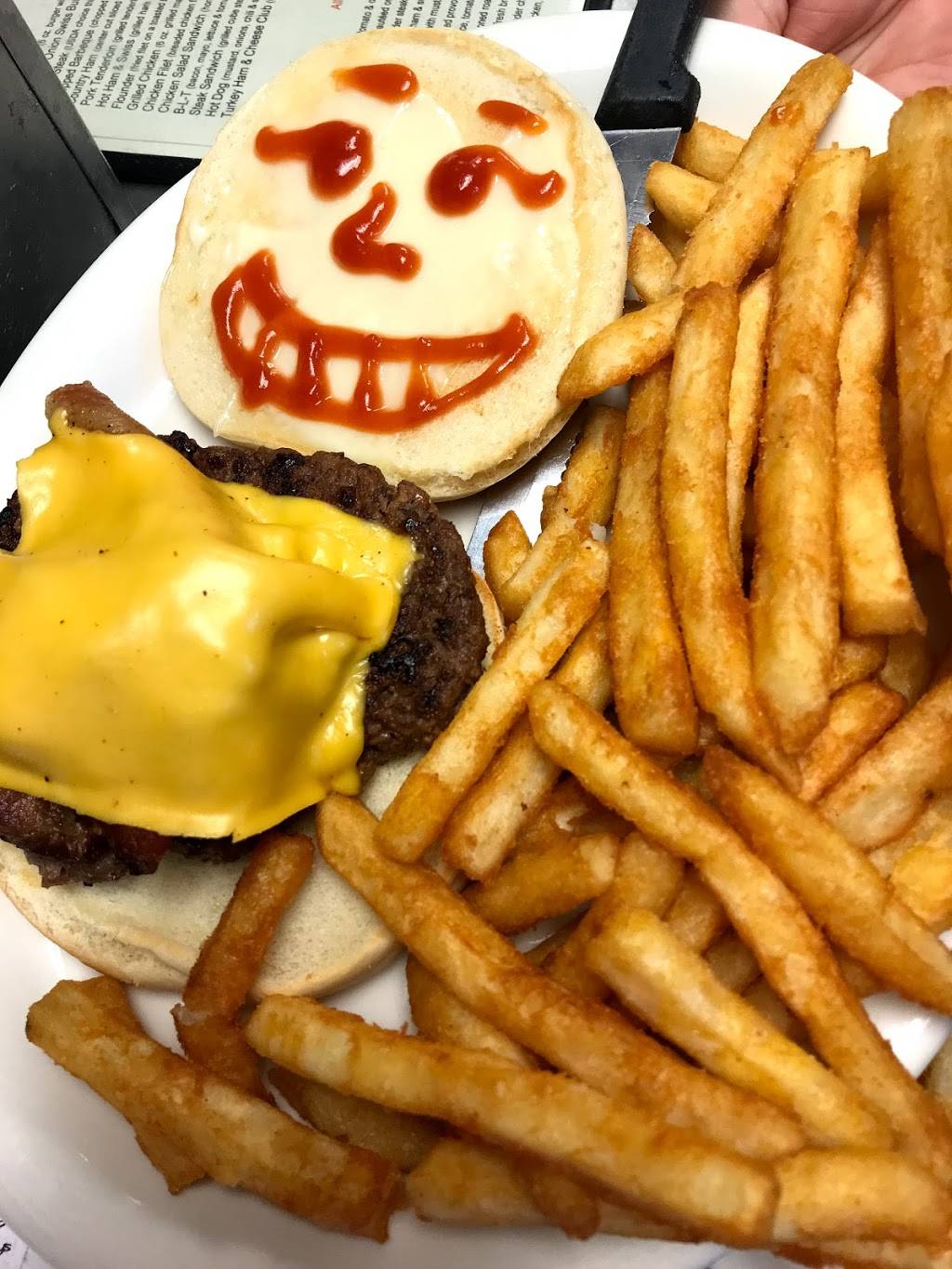 Stuart Family Restaurant | restaurant | 307 S Main St, Stuart, VA 24171, USA | 2766942800 OR +1 276-694-2800