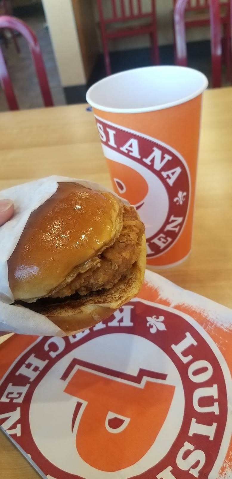 Popeyes Louisiana Kitchen | restaurant | 3541 St Rose Pkwy, Henderson, NV 89052, USA | 7022093580 OR +1 702-209-3580