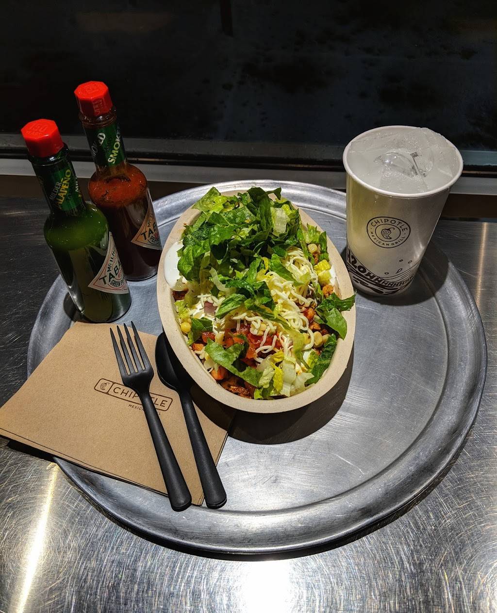 Chipotle Mexican Grill | restaurant | 2000 N Clybourn Ave Ste H, Chicago, IL 60614, USA | 7739355710 OR +1 773-935-5710