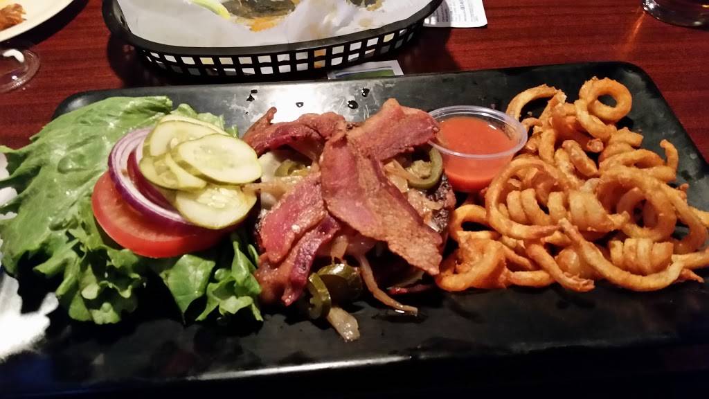 Union Lake Tap | restaurant | 7760 Cooley Lake Rd, Waterford Twp, MI 48327, USA | 2483630400 OR +1 248-363-0400