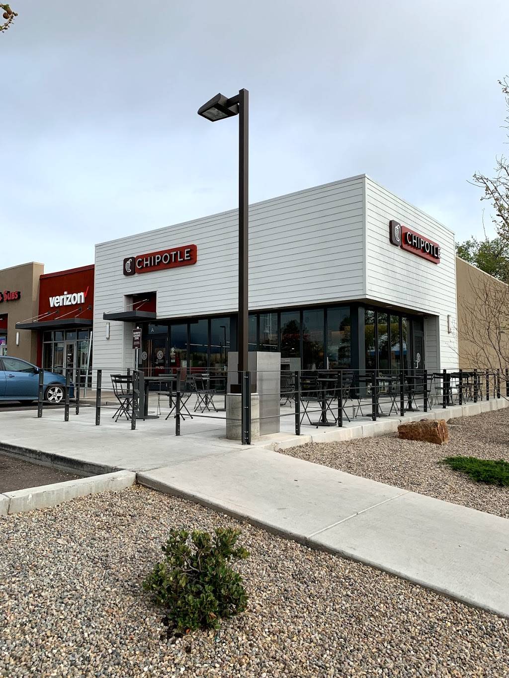 Chipotle Mexican Grill | restaurant | 2608 Central Ave SE, Albuquerque, NM 87106, USA | 5052323550 OR +1 505-232-3550
