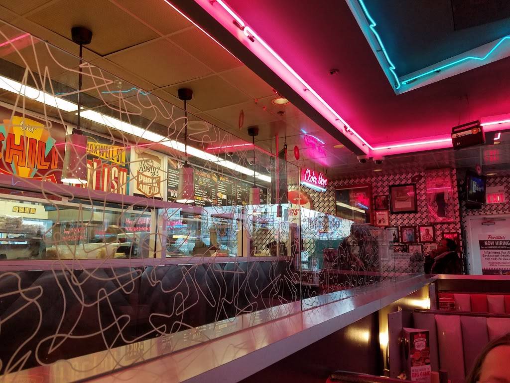 Portillos Hot Dogs | meal takeaway | 7740 W Roosevelt Rd, Forest Park, IL 60130, USA | 7083837557 OR +1 708-383-7557