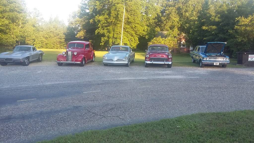 Dairy Freeze Restaurant | restaurant | 1268 N Main St, Lillington, NC 27546, USA | 9108934128 OR +1 910-893-4128