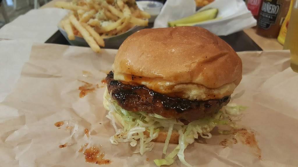 All About The Burgers | restaurant | 1464 Madera Rd E, Simi Valley, CA 93065, USA | 8058649348 OR +1 805-864-9348