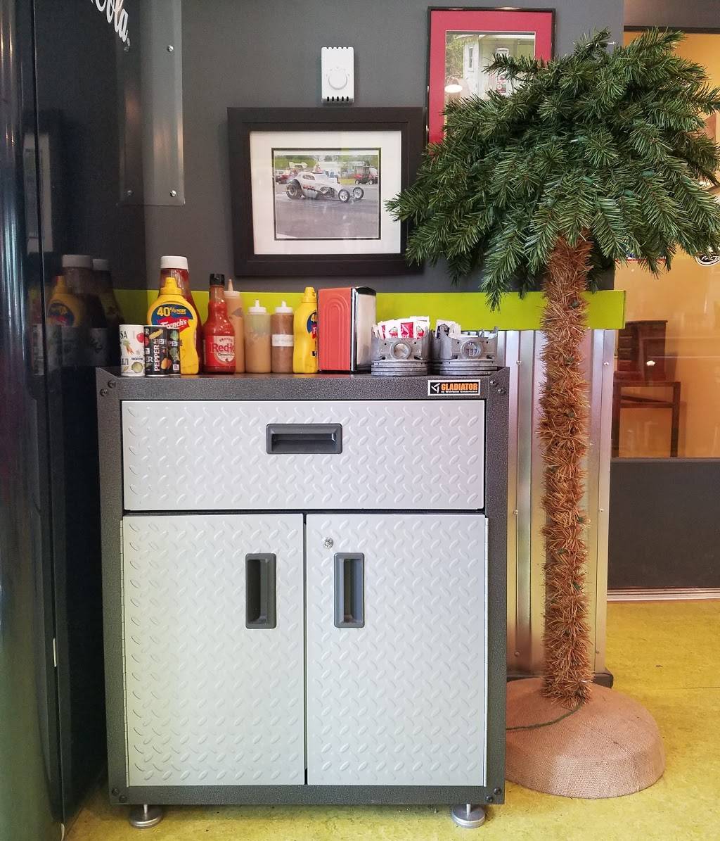 Gear Head Deli | restaurant | 294963 US-101, Quilcene, WA 98376, USA | 3603013244 OR +1 360-301-3244