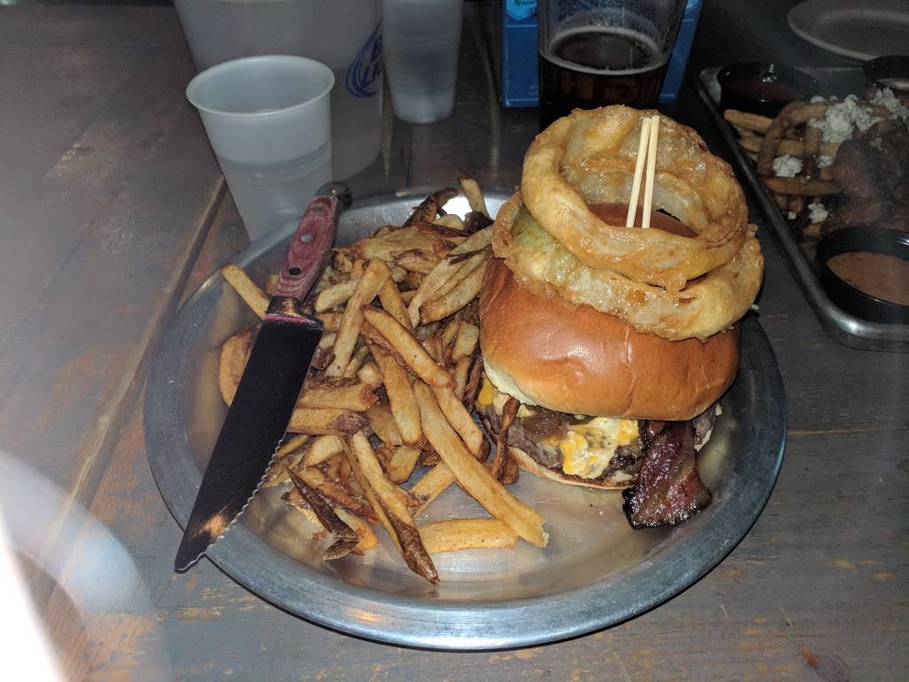 Roadhouse 66 Gas N Grill | restaurant | 3478 N Clark St, Chicago, IL 60657, USA | 8722065309 OR +1 872-206-5309