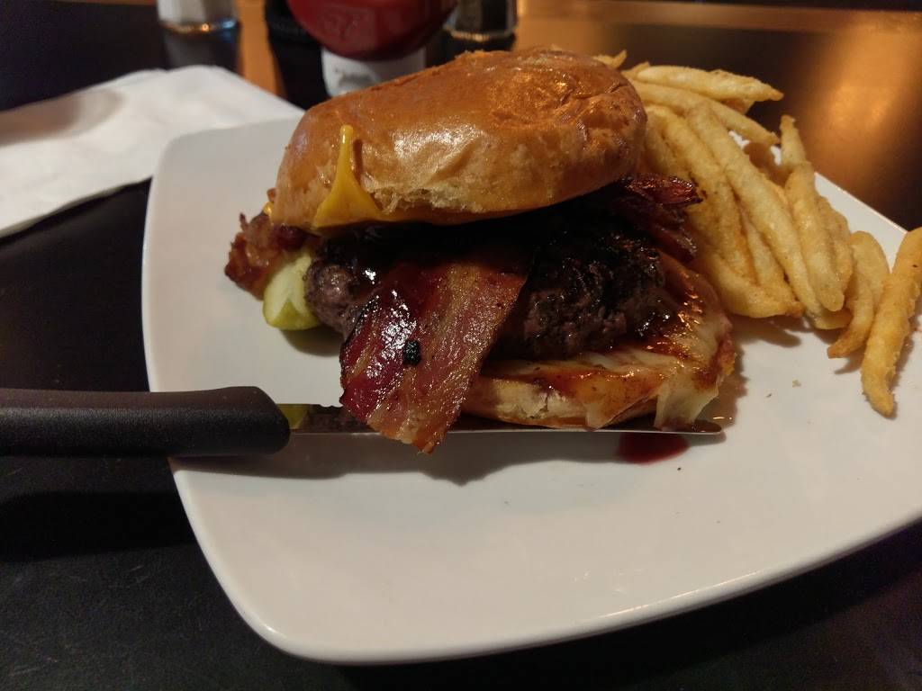 Lucky Ducks Bar & Grille | restaurant | Cocoaplexk,1144, Cocoa Ave, Hershey, PA 17033, USA | 7175333200 OR +1 717-533-3200