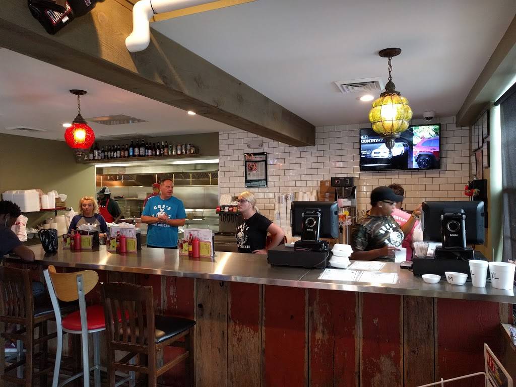 Gus’s World Famous Fried Chicken | restaurant | 7434 Manchester Rd, Maplewood, MO 63143, USA | 3148999899 OR +1 314-899-9899