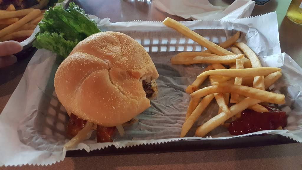 Dillons Pub & Grill | restaurant | 91200 Overseas Hwy, Tavernier, FL 33070, USA | 3058526929 OR +1 305-852-6929