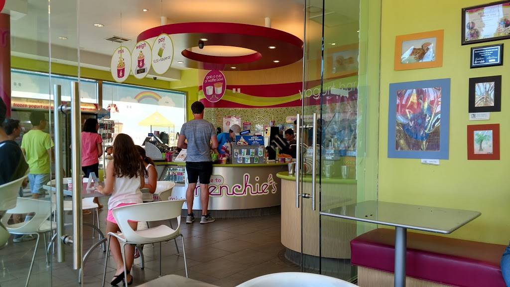 Menchies Frozen Yogurt | bakery | 17245 Ventura Blvd, Encino, CA 91316, USA | 8189901500 OR +1 818-990-1500