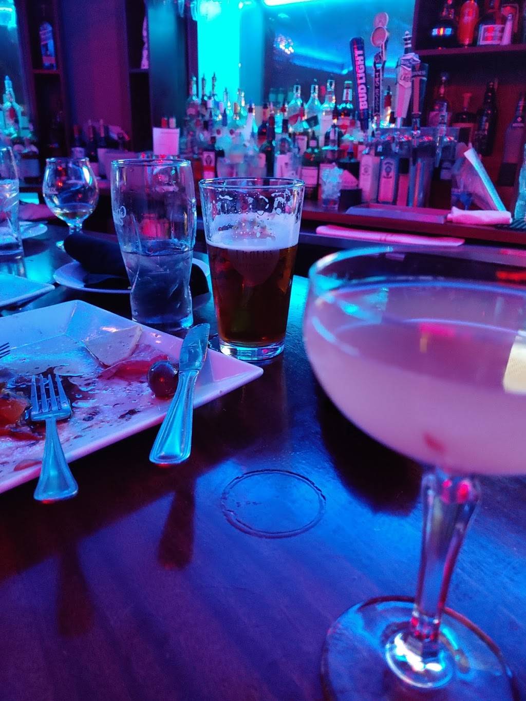 Bugsys Dueling Piano Speakeasy | restaurant | 2323 Whitney Ave, Hamden, CT 06518, USA | 2032882323 OR +1 203-288-2323