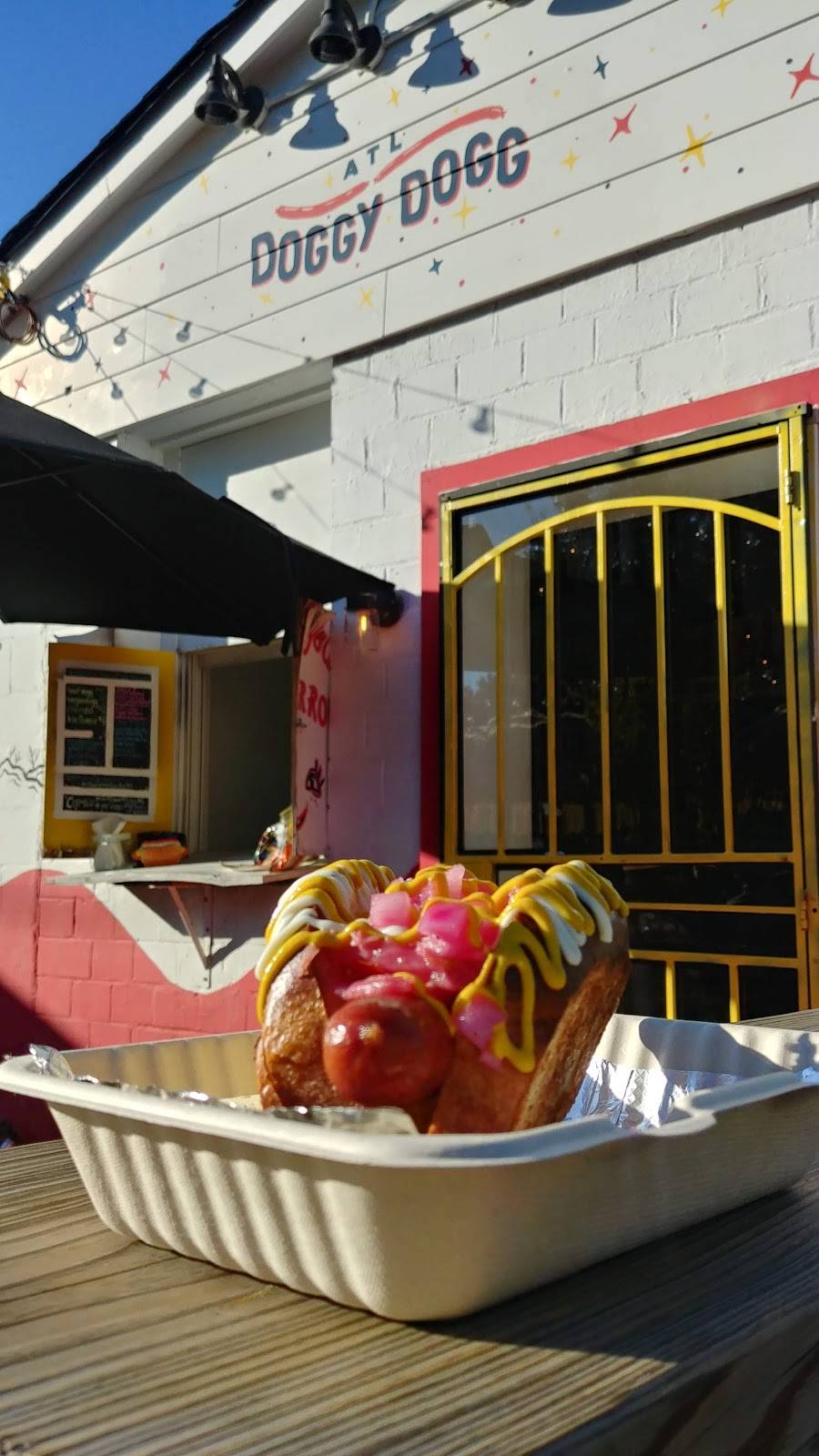 Doggy Dogg Atl | restaurant | 310 E Howard Ave, Decatur, GA 30030, USA | 6784660362 OR +1 678-466-0362