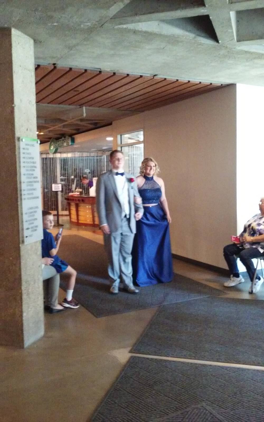 Maucker Union | restaurant | 063 Sabin-Maucker, Cedar Falls, IA 50614, USA | 3192732256 OR +1 319-273-2256