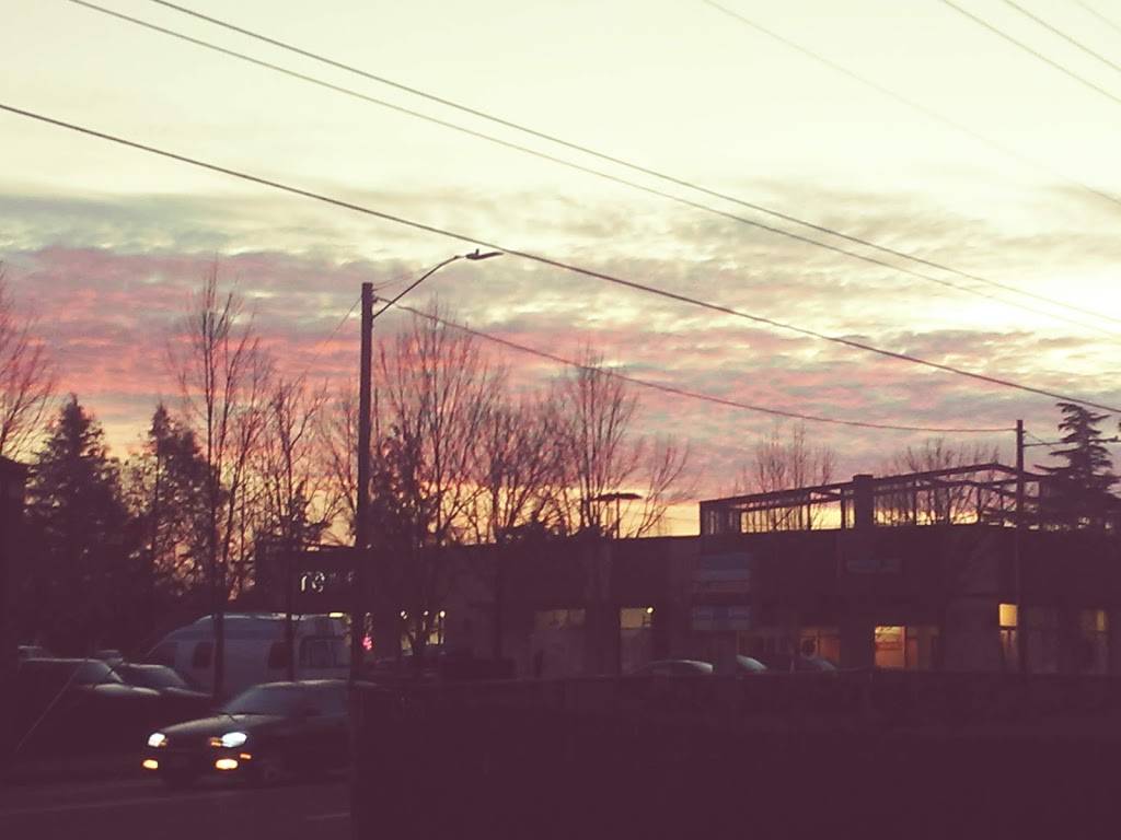 Houndogs Bar & Grill | restaurant | 4463 SE Milwaukie Ave, Portland, OR 97202, USA | 5032323547 OR +1 503-232-3547