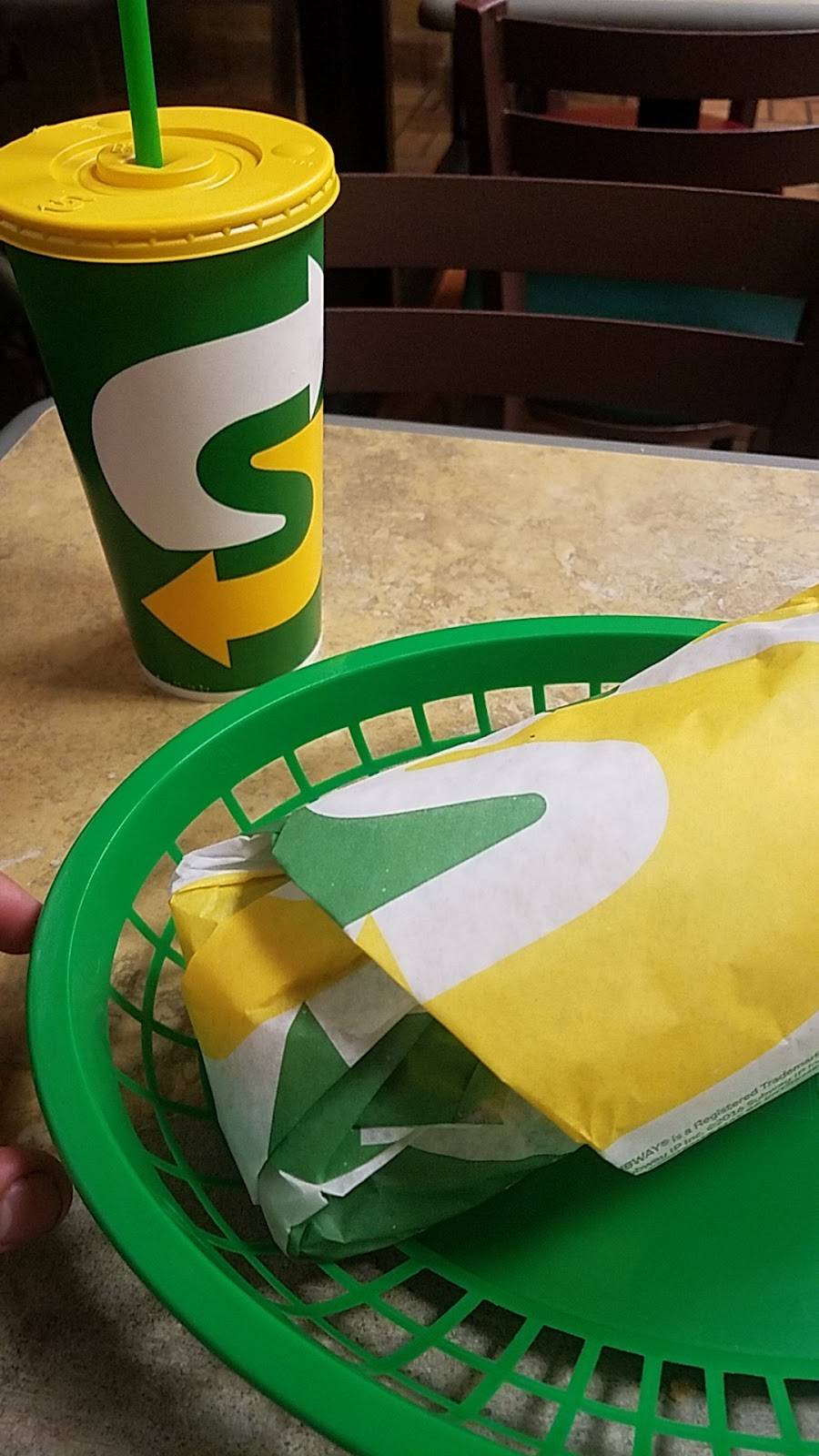 Subway Restaurants | restaurant | 6105 W Hollywood Blvd, Hollywood, FL 33024, USA | 9549661117 OR +1 954-966-1117