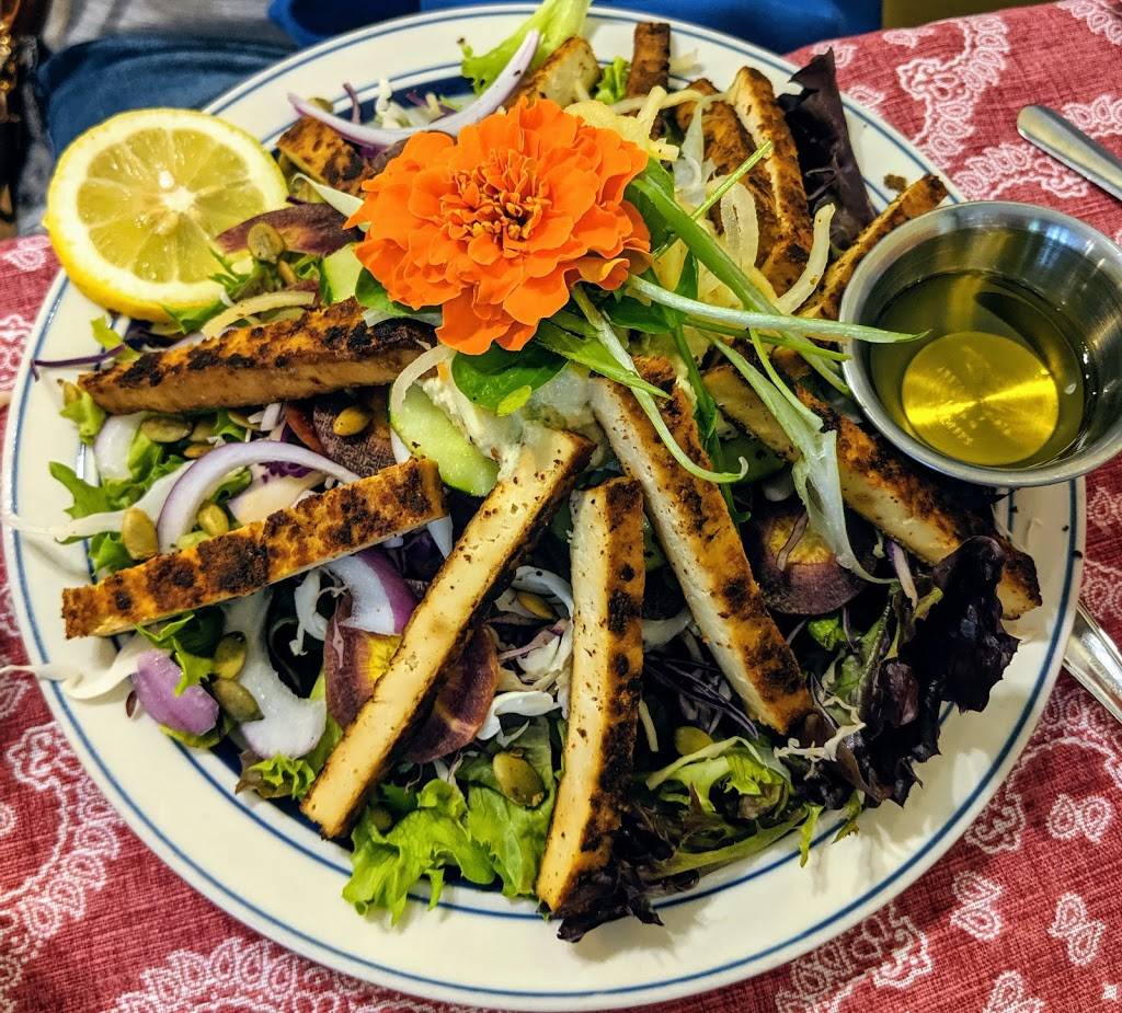 Blue Phoenix Cáfe and Market | restaurant | 110 West E Washington St, Lexington, VA 24450, USA | 5404618306 OR +1 540-461-8306