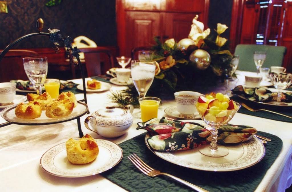 White Swan Inn Bed and Breakfast | restaurant | 303 S Mears Ave, Whitehall, MI 49461, USA | 2318945169 OR +1 231-894-5169