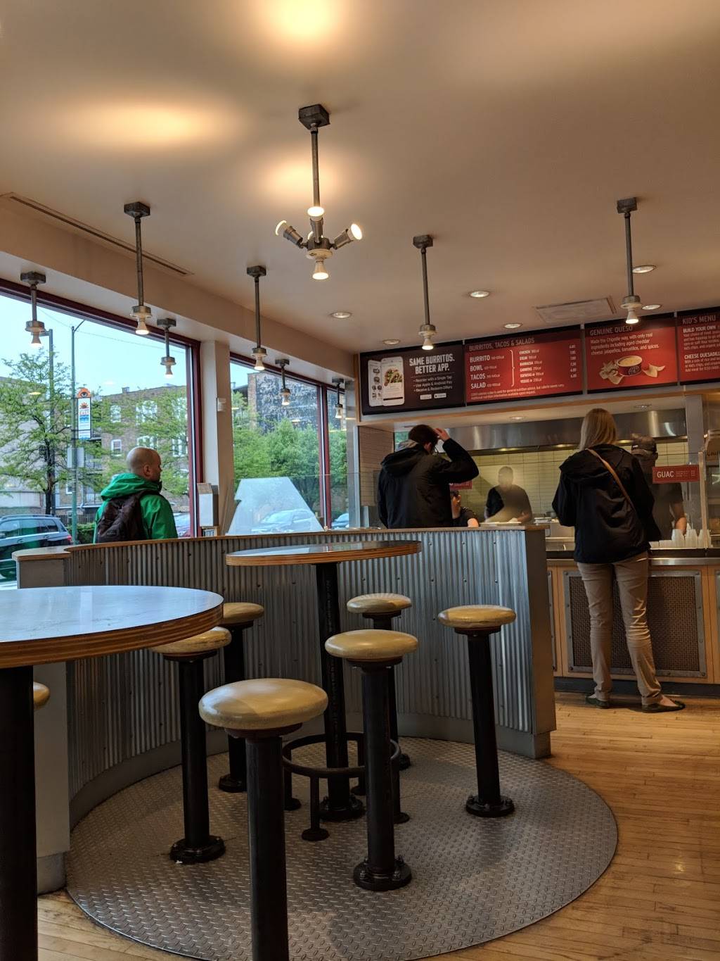 Chipotle Mexican Grill | restaurant | 3181 N Broadway, Chicago, IL 60657, USA | 7735255250 OR +1 773-525-5250