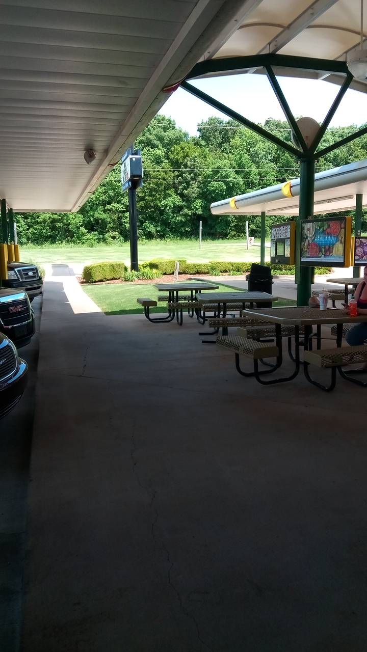 Sonic Drive-In | restaurant | 208 South, OK-82, Locust Grove, OK 74352, USA | 9184793347 OR +1 918-479-3347