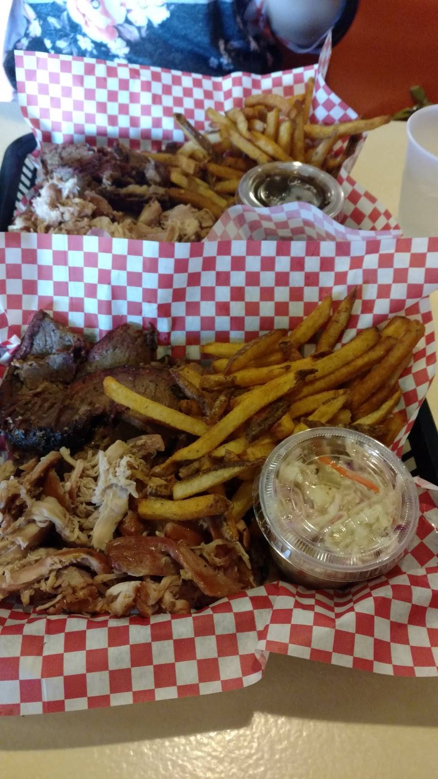 ZZQ Smokehouse | restaurant | 3390 Coachman Rd #204, Eagan, MN 55121, USA | 6514529900 OR +1 651-452-9900