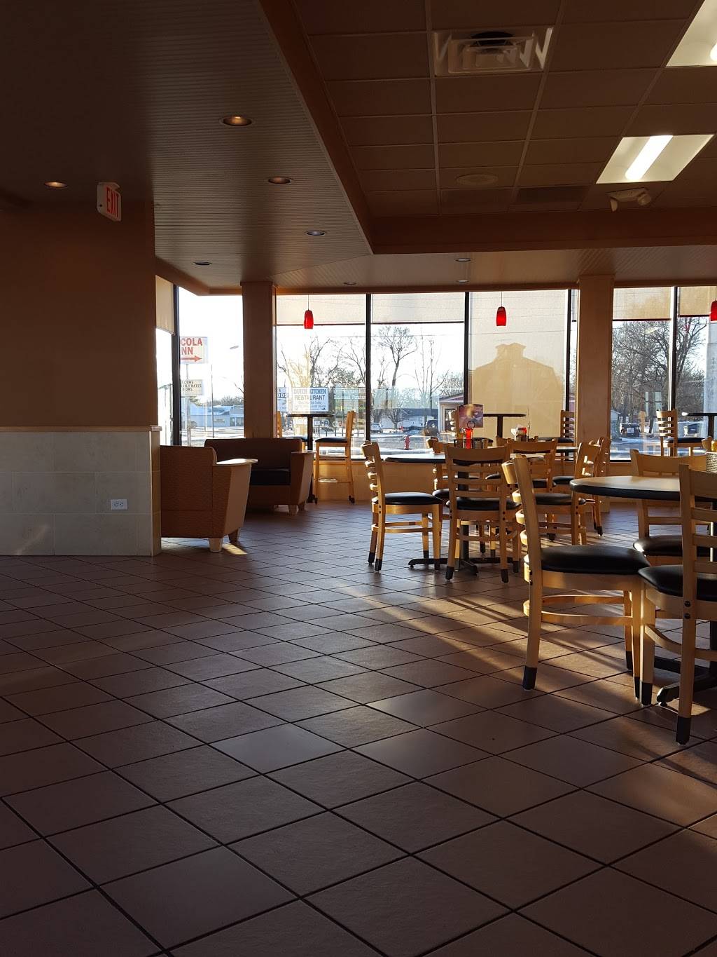 Dairy Queen Grill & Chill | restaurant | 601 E Springfield Rd, Arcola, IL 61910, USA | 2172684236 OR +1 217-268-4236