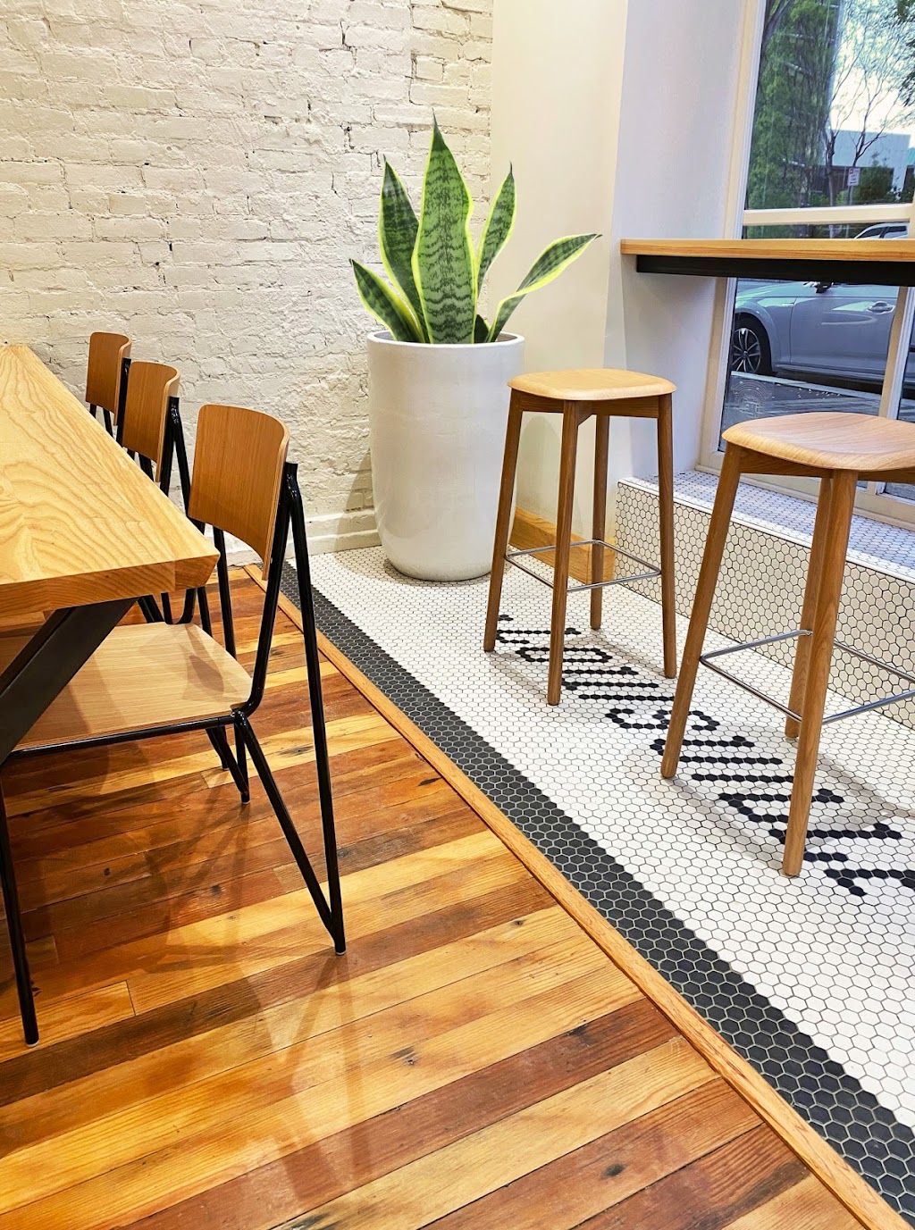 In Season | restaurant | 324 W Main St, Louisville, KY 40202, USA | 5023233200 OR +1 502-323-3200