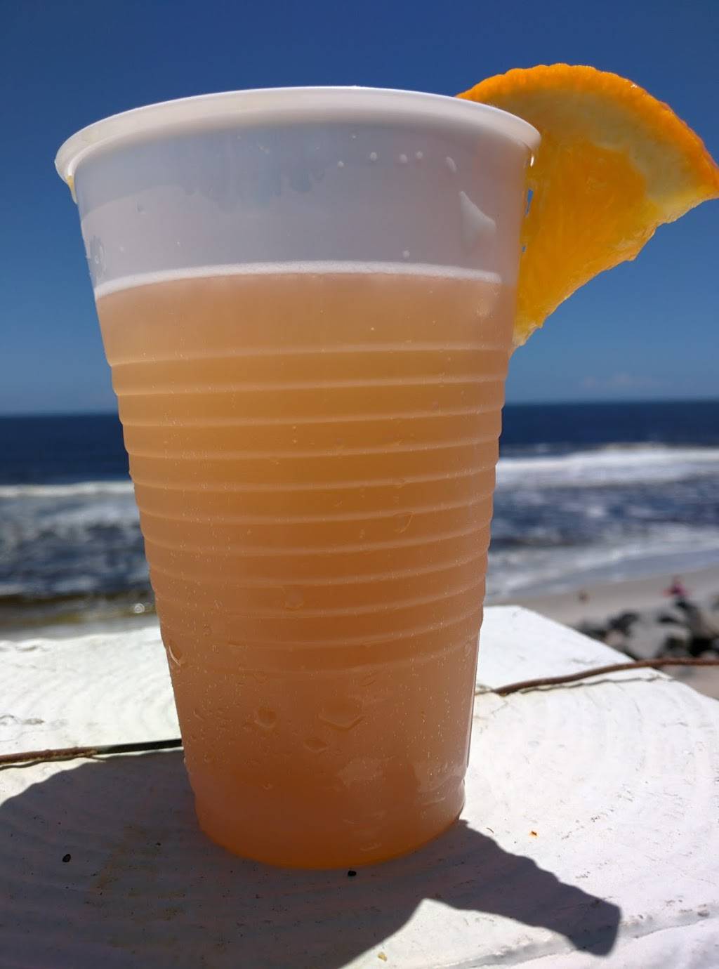High Tide Lounge | restaurant | 1800 Carolina Beach Ave N, Carolina Beach, NC 28428, USA | 9104580807 OR +1 910-458-0807