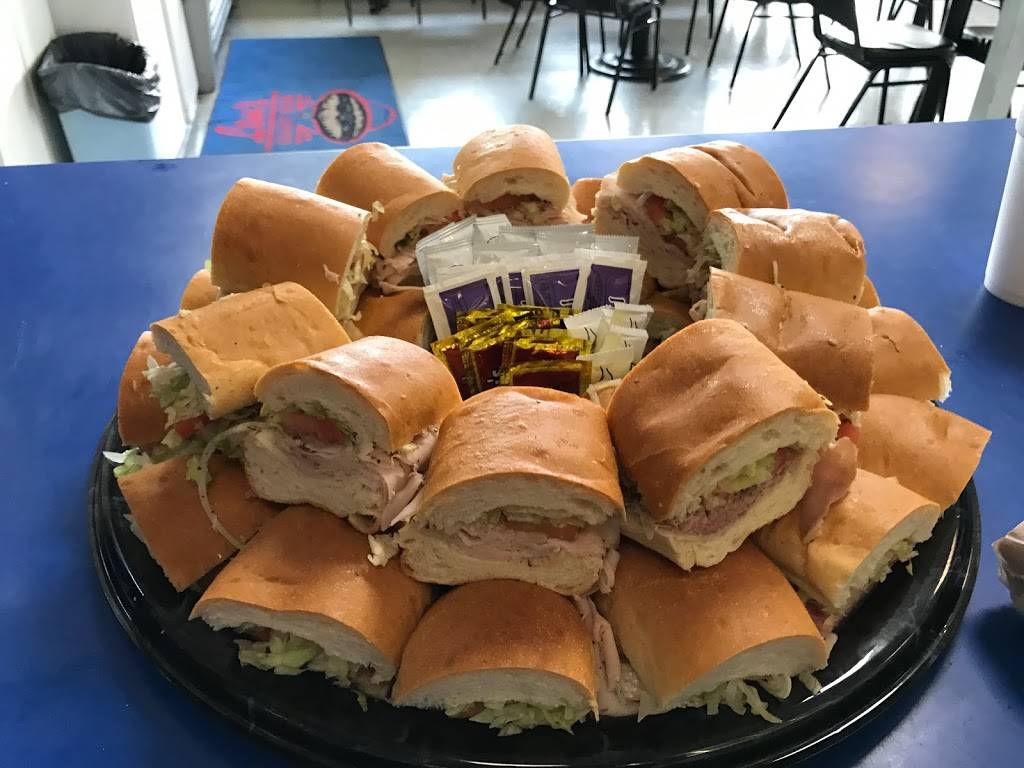 Lous Giant Subs & Deli | restaurant | 1721 N Dixie Hwy, Pompano Beach, FL 33060, USA | 9549469600 OR +1 954-946-9600