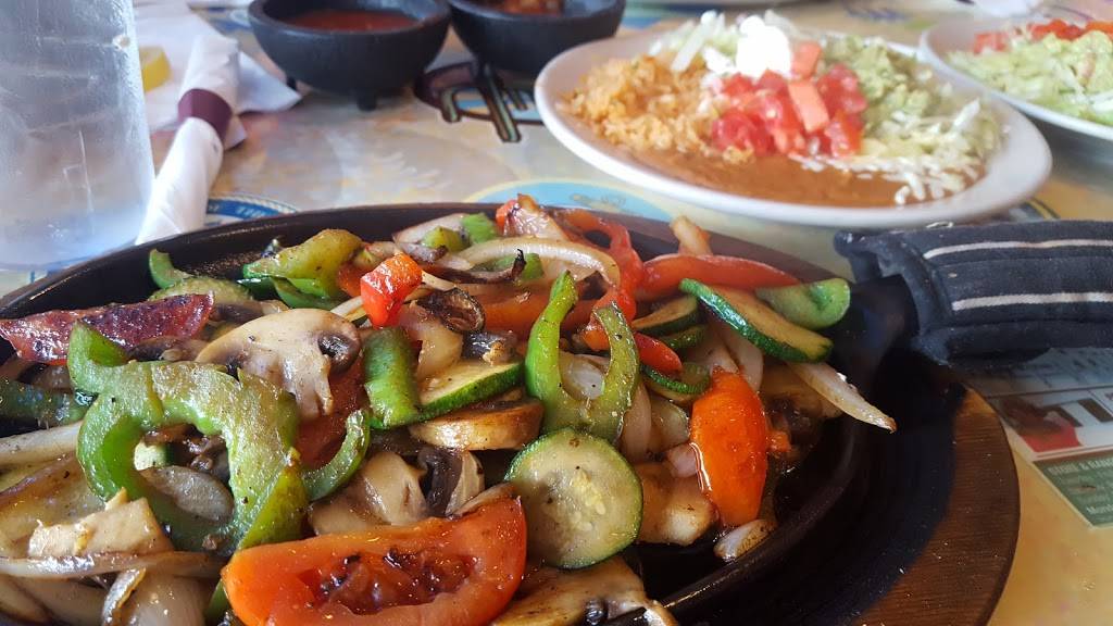 Don Julio | restaurant | 816 Lake St S, Forest Lake, MN 55025, USA | 6514643544 OR +1 651-464-3544