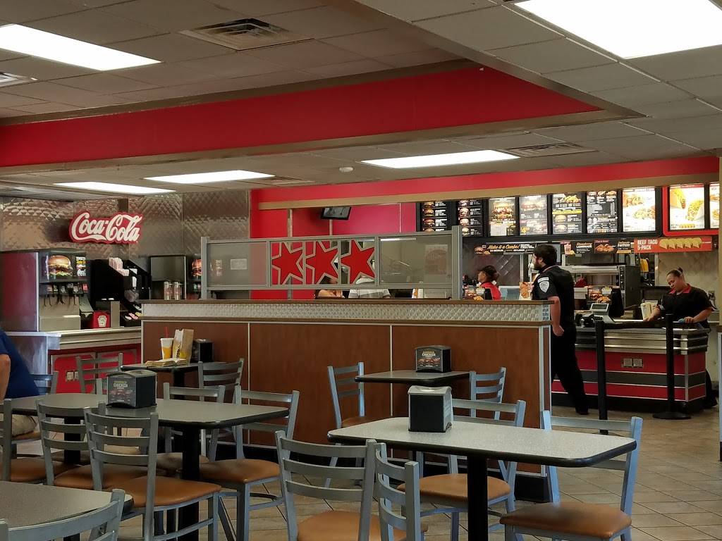 Hardees | restaurant | 642 N Patterson St, Maxton, NC 28364, USA | 9108445535 OR +1 910-844-5535