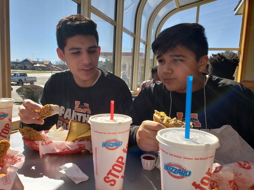 Dairy Queen Store | restaurant | 421 TX-16, Bandera, TX 78003, USA | 8307963595 OR +1 830-796-3595