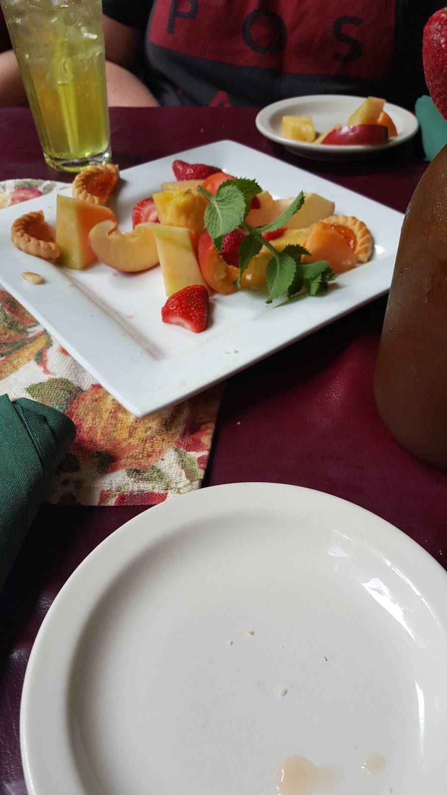 Bacaras Family Restaurant | restaurant | 329 Wheeler Ln, Jamestown, TN 38556, USA | 9318797121 OR +1 931-879-7121