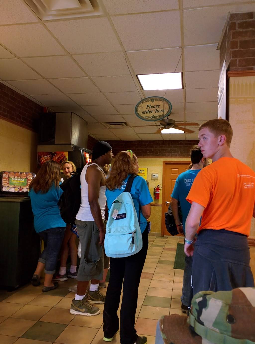 Subway | restaurant | 1401 Beaubien St, Detroit, MI 48226, USA | 3139620909 OR +1 313-962-0909