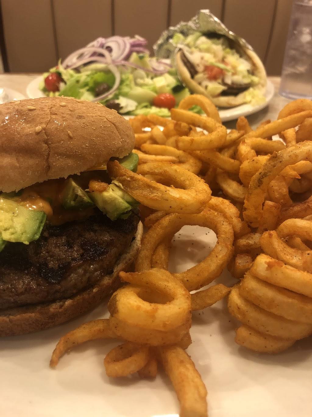 Farmingdale Diner | restaurant | 17 Hempstead Turnpike, Farmingdale, NY 11735, USA | 5167773377 OR +1 516-777-3377