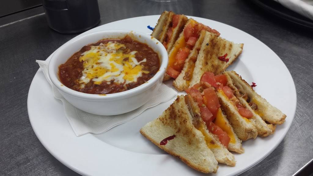 Chucks Roadhouse Bar & Grill | restaurant | 125 Pedersen Dr, Aurora, ON L4G 0E3, Canada | 9055038666 OR +1 905-503-8666