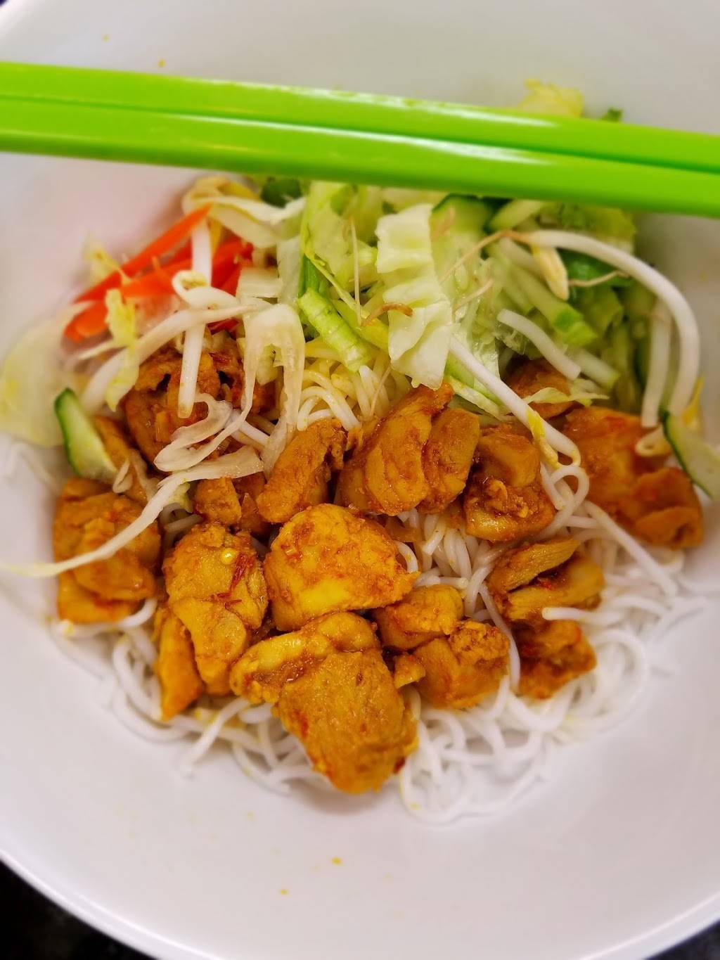 Huongs Bistro | cafe | 4225 FL-7, Lauderdale Lakes, FL 33319, USA | 7542233060 OR +1 754-223-3060