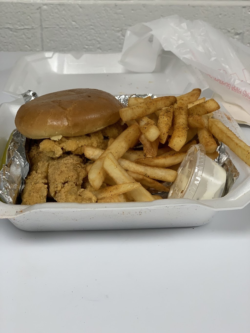 Faruccis Bar & Grill | restaurant | 230 S 15th Ave, Hopewell, VA 23860, USA | 8045412885 OR +1 804-541-2885