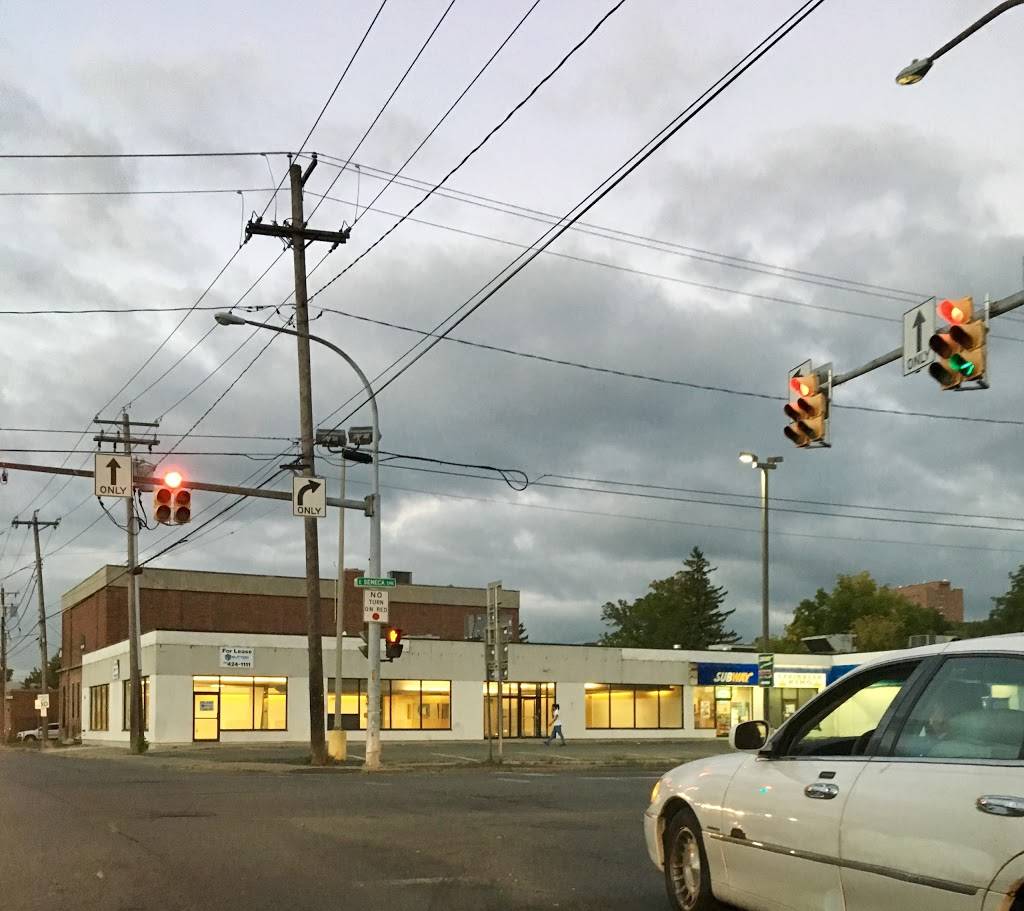 Subway | restaurant | 105 E Seneca Turnpike, Syracuse, NY 13205, USA | 3154697097 OR +1 315-469-7097