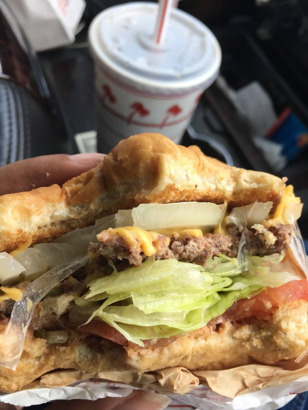 In-N-Out Burger | meal takeaway | 4620 S Hulen St, Fort Worth, TX 76132, USA | 8007861000 OR +1 800-786-1000