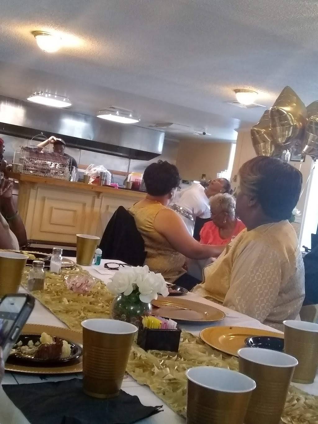 Divine Dine N | restaurant | 1805 County St, Portsmouth, VA 23704, USA | 7579679320 OR +1 757-967-9320