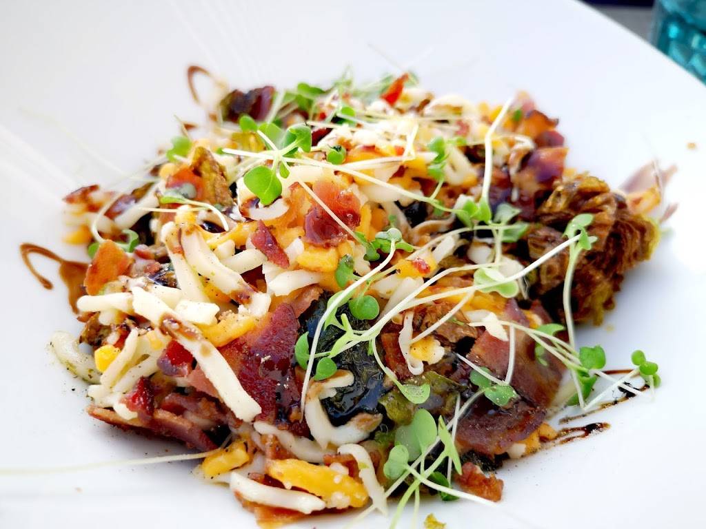 Bistro Le St-Charles | restaurant | St-, 17680 Rue Charles #100, Mirabel, QC J7J 0T6, Canada | 4508188668 OR +1 450-818-8668