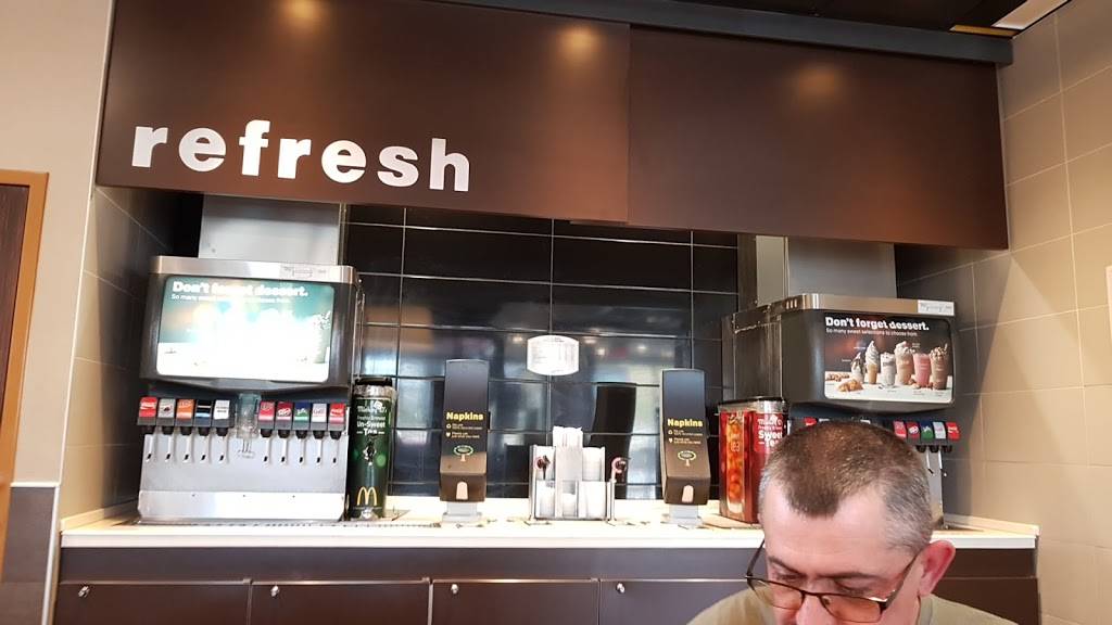 McDonalds | cafe | 7900 N Mesa St, El Paso, TX 79932, USA | 9155816423 OR +1 915-581-6423